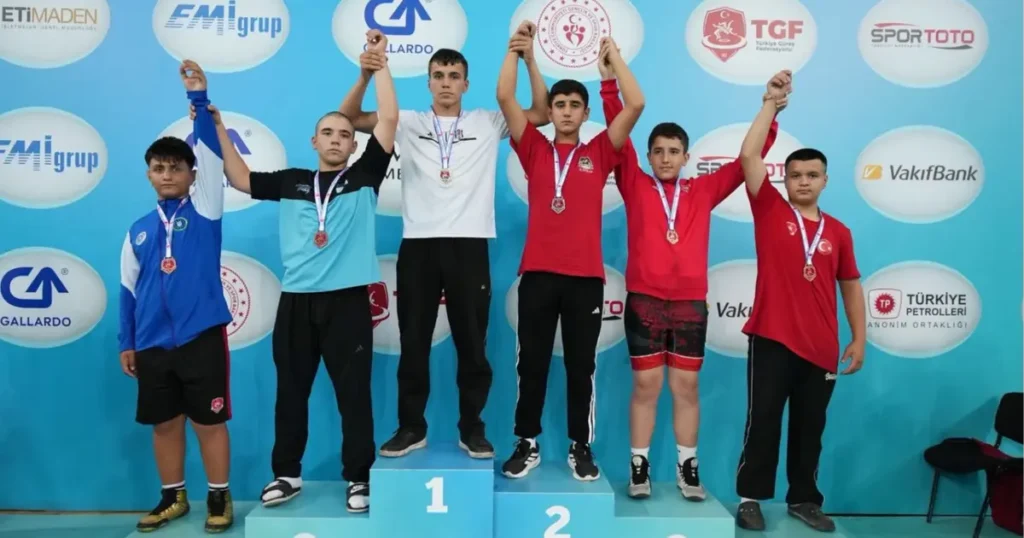 Güreşte Bursa Yıldırım rüzgarı